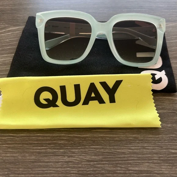 Quay Blue Sunglasses. NEW - Picture 7 of 8